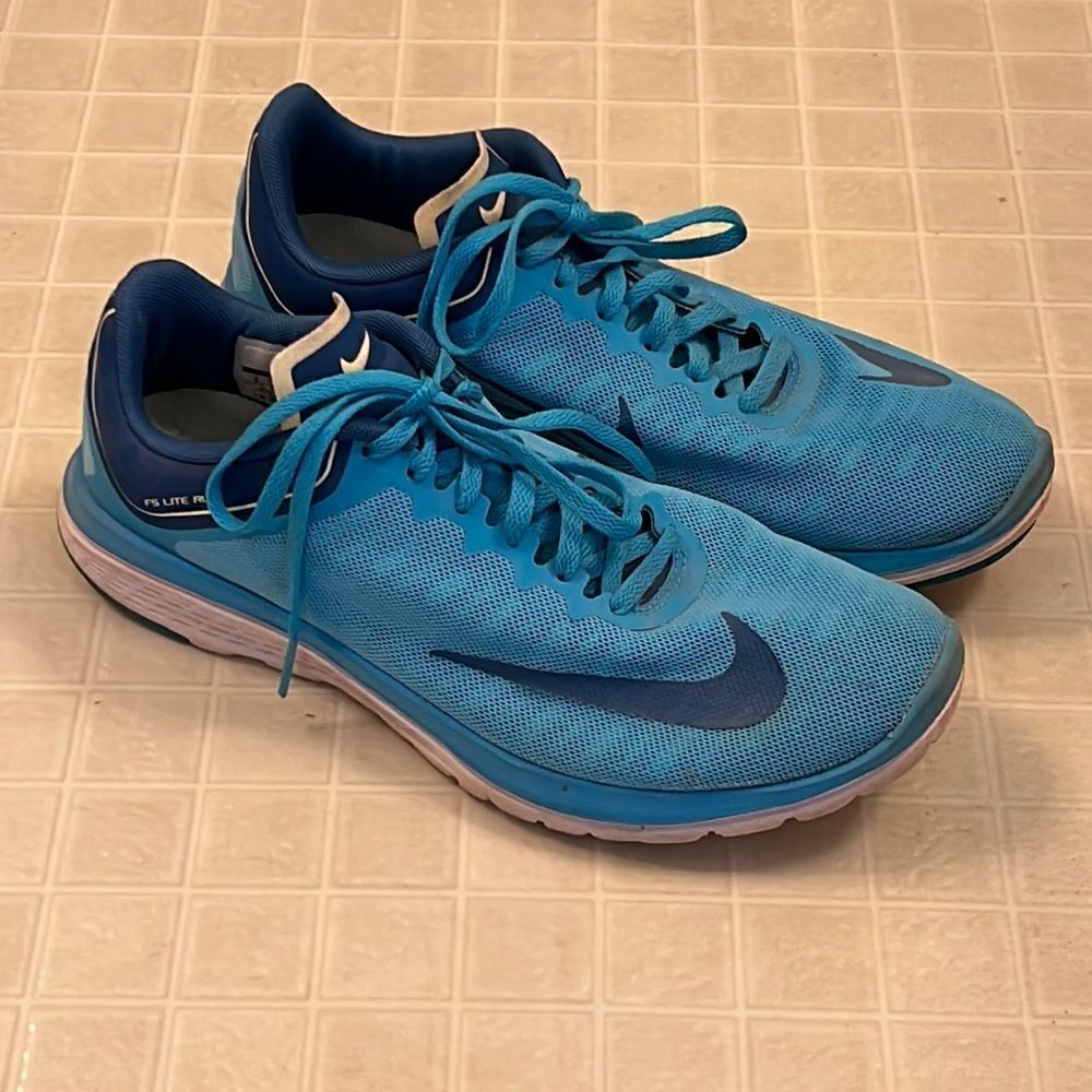NIKE Blue with Dark Blue Trim Tennis Shoes - Size 9